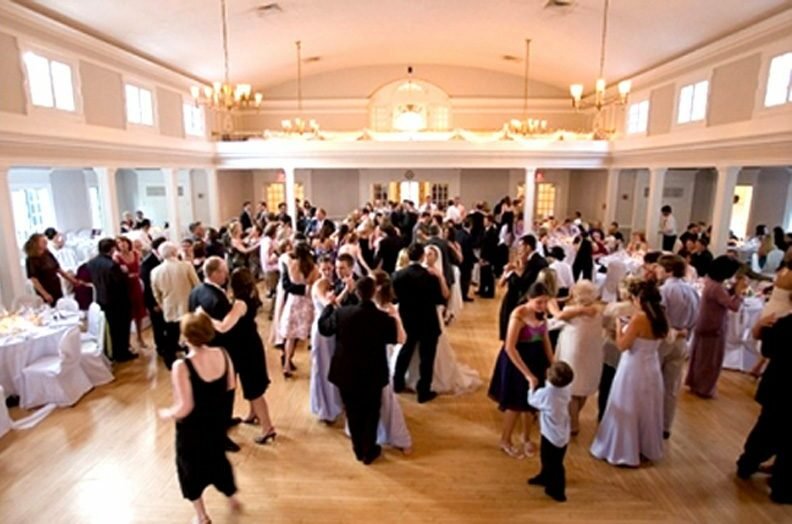 People dancing at Women's Club of Glen Ridge wedding